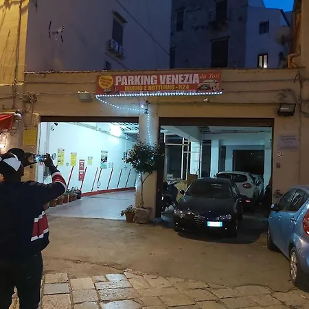 Bb 22 Palace לינה וארוחת בוקר 4*