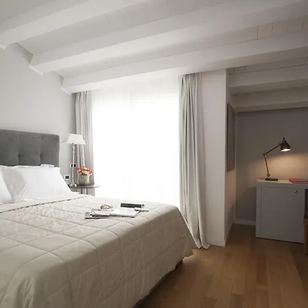 לינה וארוחת בוקר Bb 22 Palace 4*