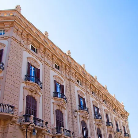 Bb 22 Palace לינה וארוחת בוקר 4*